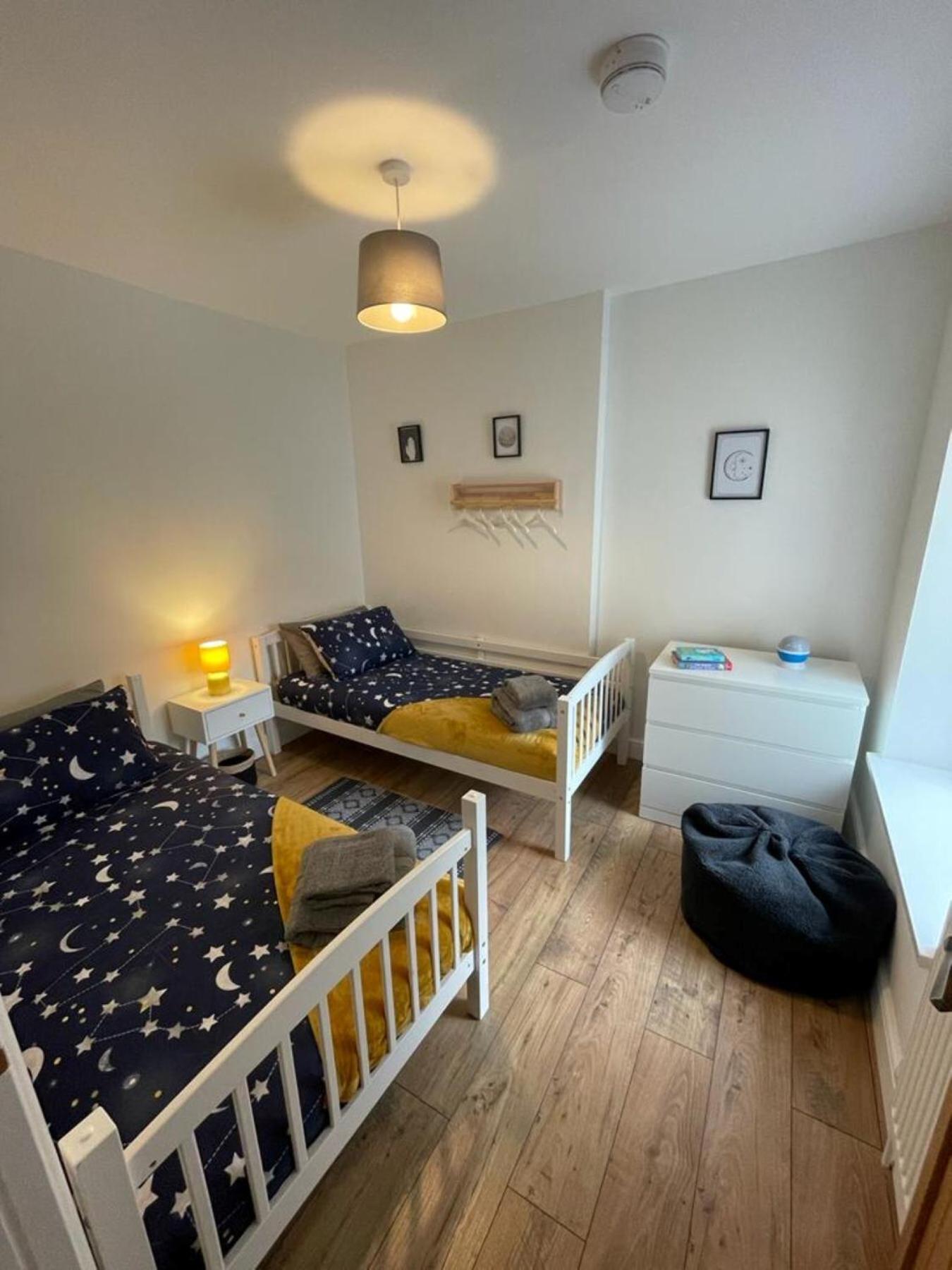 Casa One Hundred - A Beautiful 4 Bed House On The Beach Front Swansea Extérieur photo