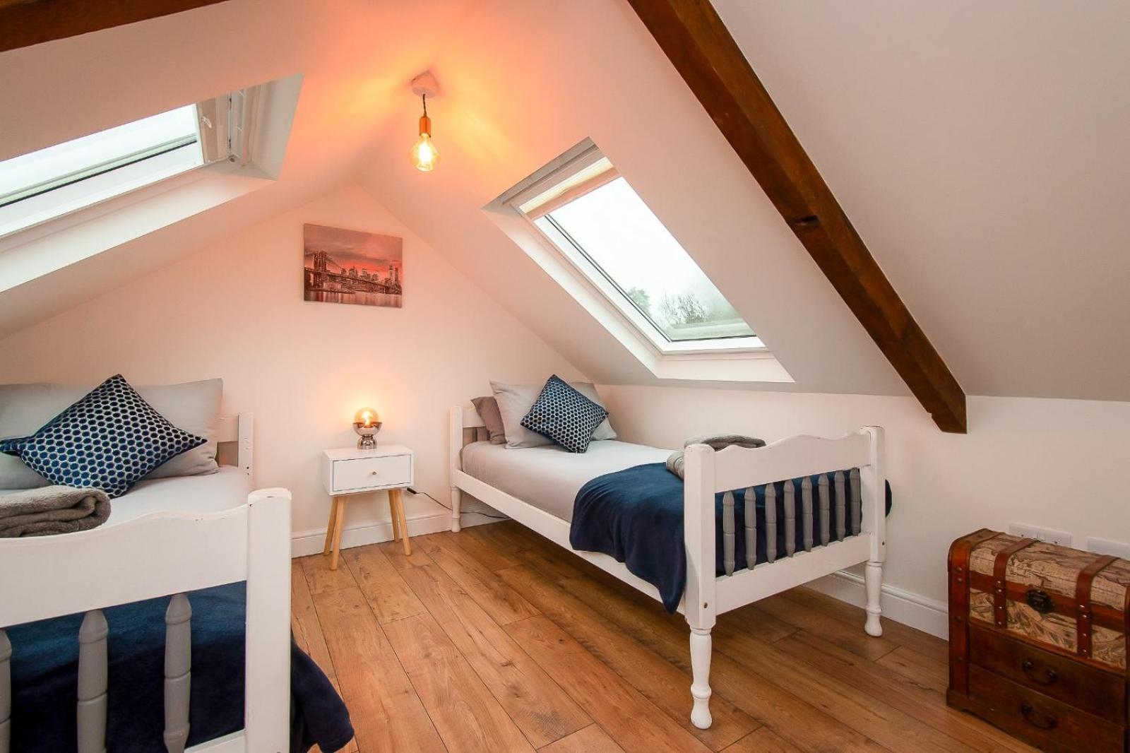 Casa One Hundred - A Beautiful 4 Bed House On The Beach Front Swansea Extérieur photo