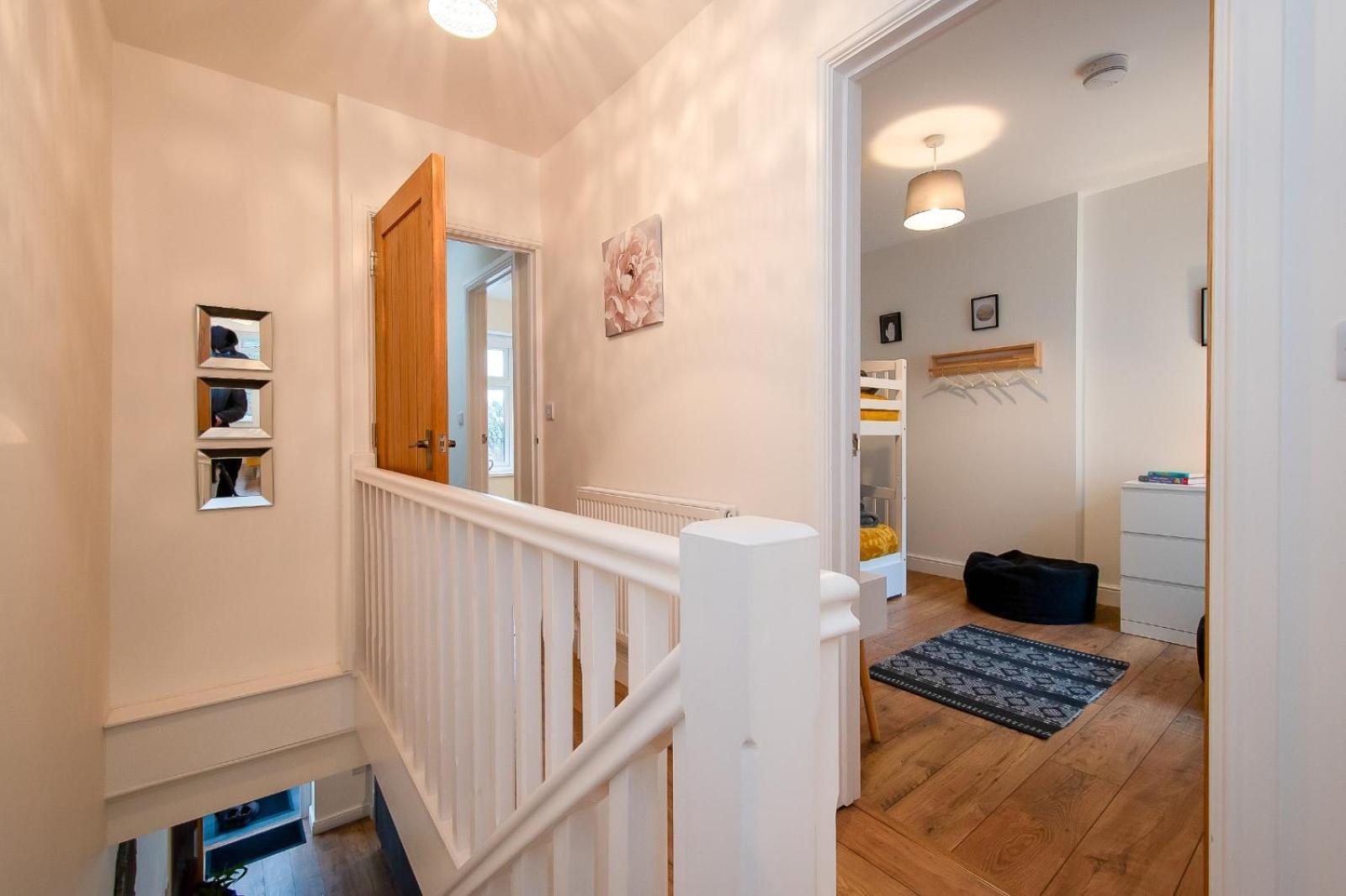 Casa One Hundred - A Beautiful 4 Bed House On The Beach Front Swansea Extérieur photo