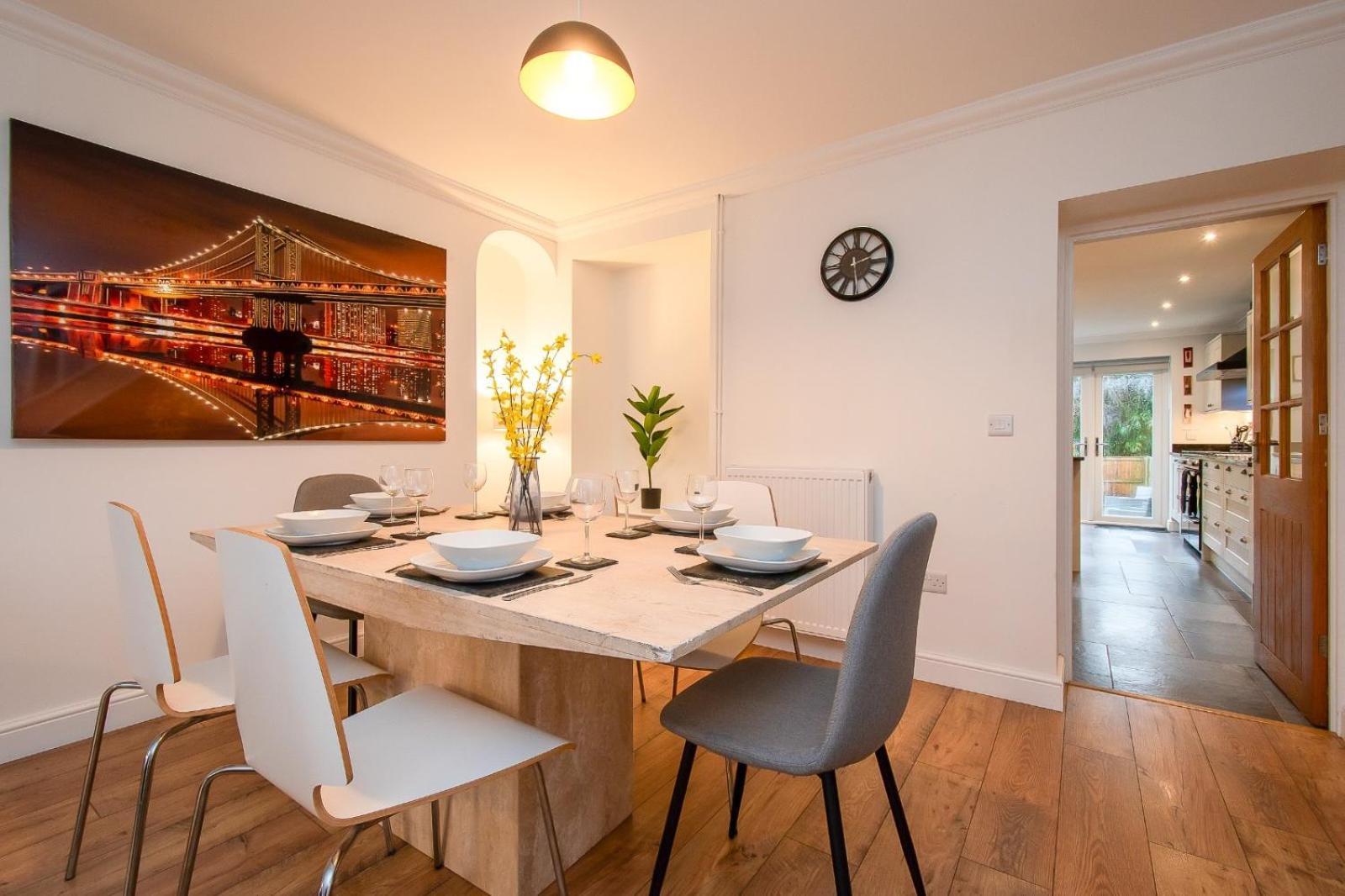 Casa One Hundred - A Beautiful 4 Bed House On The Beach Front Swansea Extérieur photo