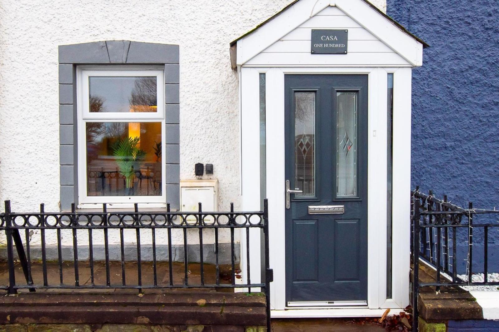 Casa One Hundred - A Beautiful 4 Bed House On The Beach Front Swansea Extérieur photo