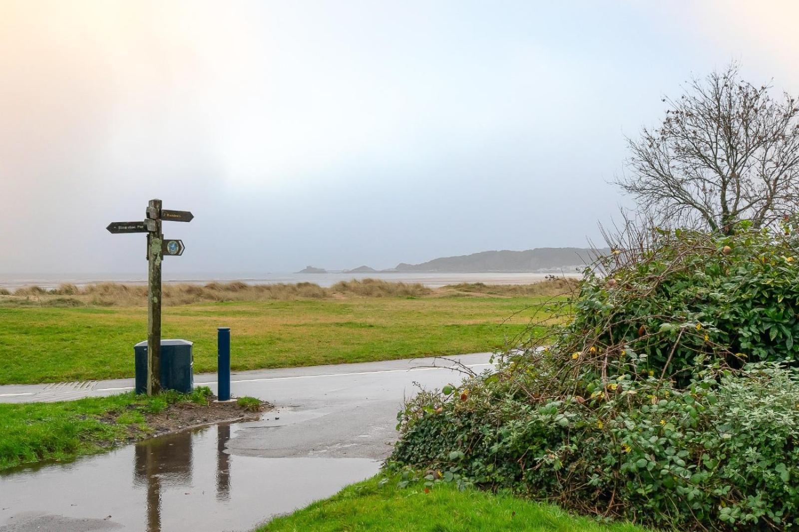Casa One Hundred - A Beautiful 4 Bed House On The Beach Front Swansea Extérieur photo