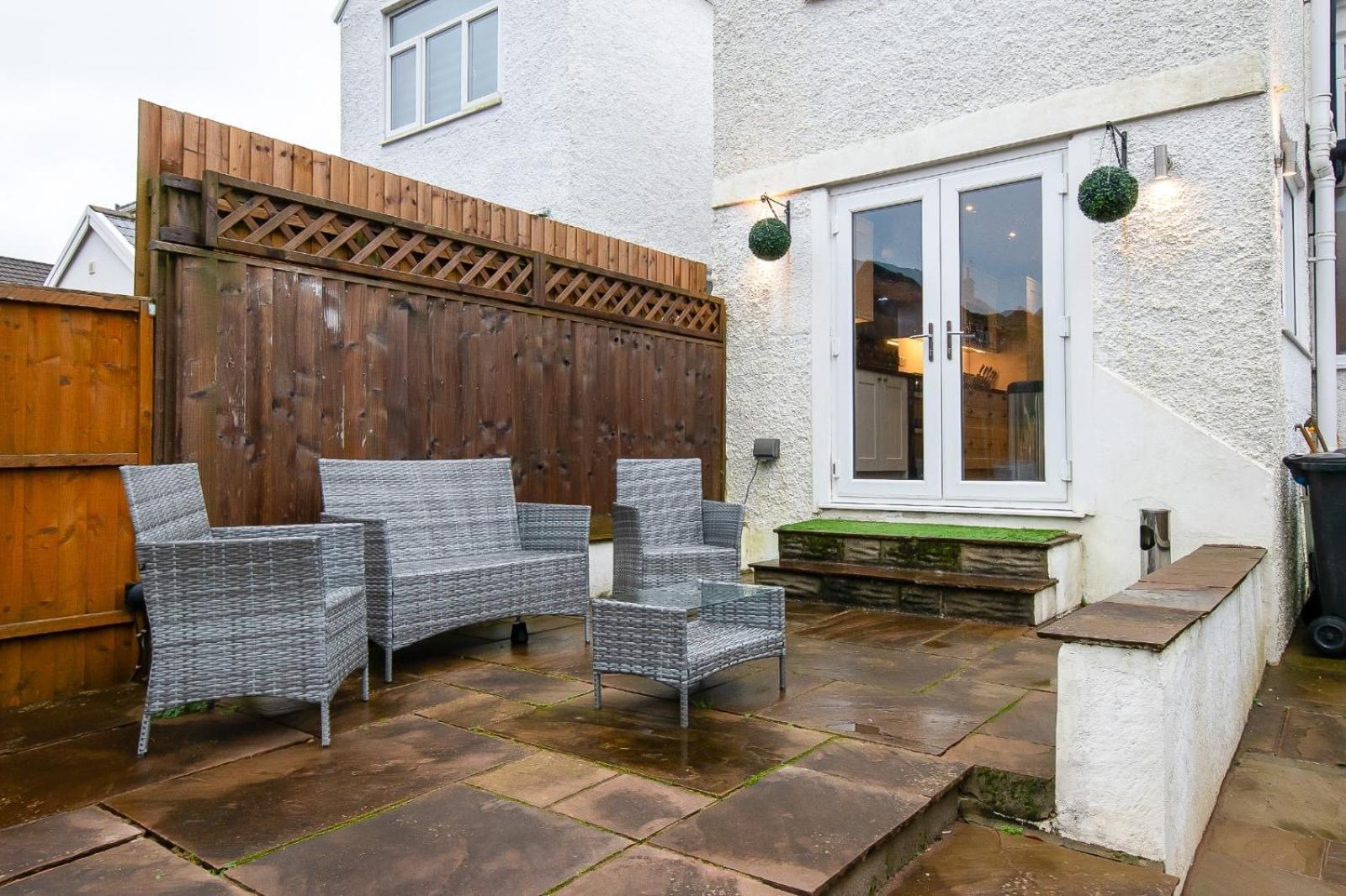 Casa One Hundred - A Beautiful 4 Bed House On The Beach Front Swansea Extérieur photo