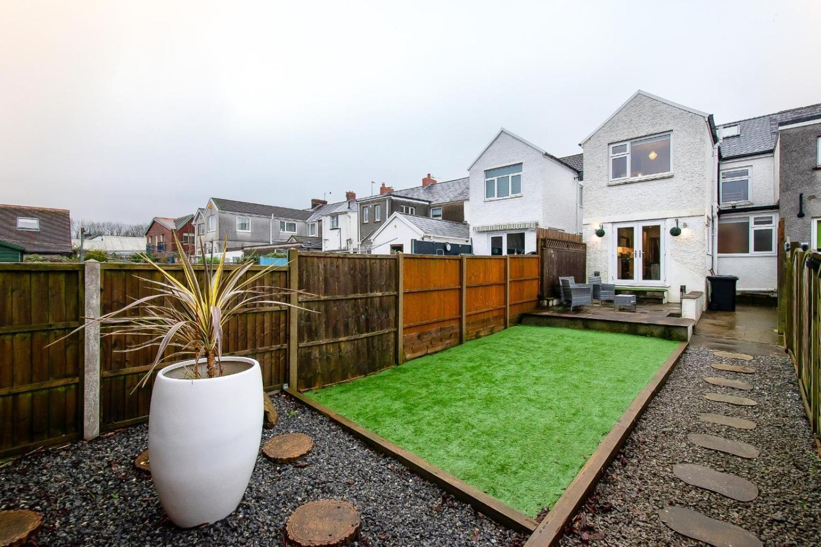 Casa One Hundred - A Beautiful 4 Bed House On The Beach Front Swansea Extérieur photo