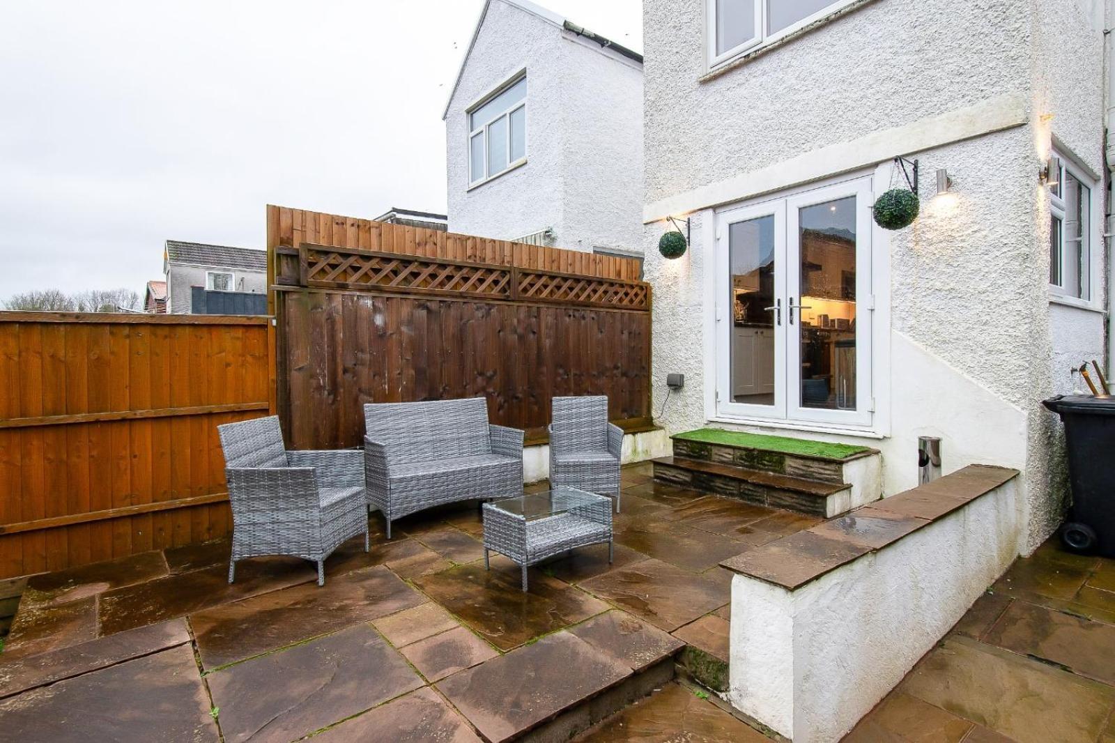 Casa One Hundred - A Beautiful 4 Bed House On The Beach Front Swansea Extérieur photo