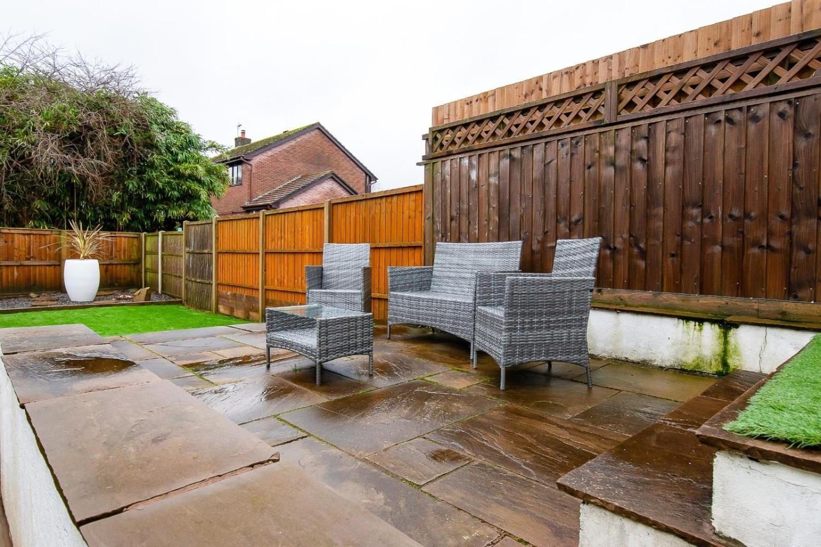 Casa One Hundred - A Beautiful 4 Bed House On The Beach Front Swansea Extérieur photo