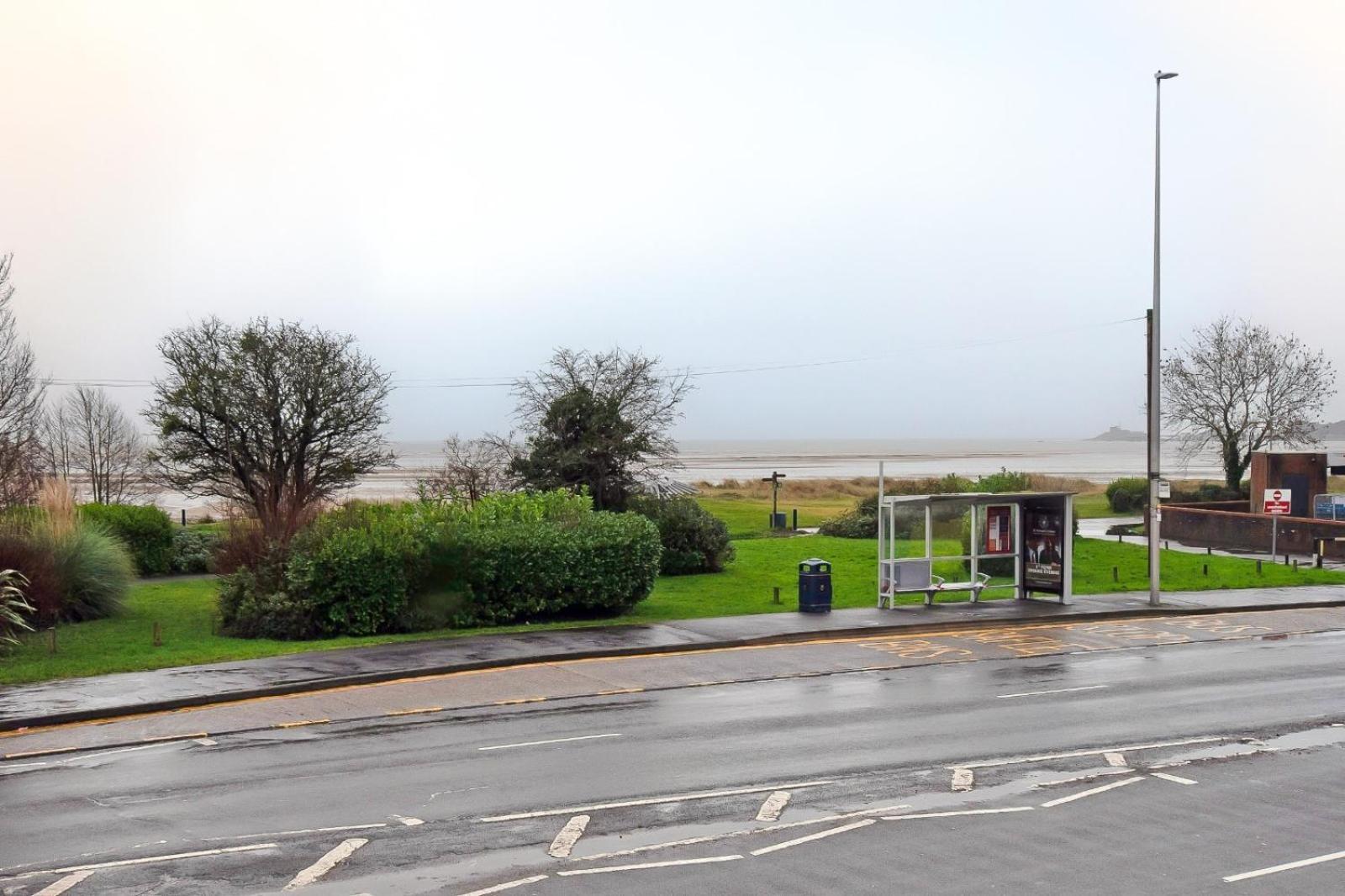 Casa One Hundred - A Beautiful 4 Bed House On The Beach Front Swansea Extérieur photo