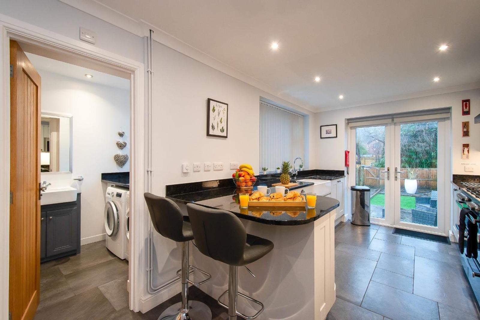 Casa One Hundred - A Beautiful 4 Bed House On The Beach Front Swansea Extérieur photo