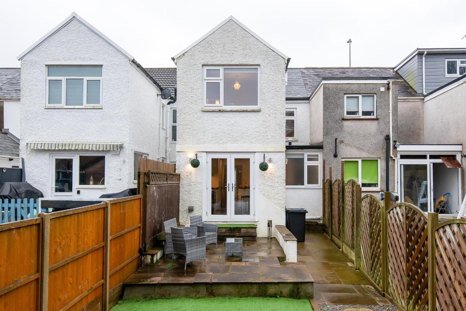 Casa One Hundred - A Beautiful 4 Bed House On The Beach Front Swansea Extérieur photo