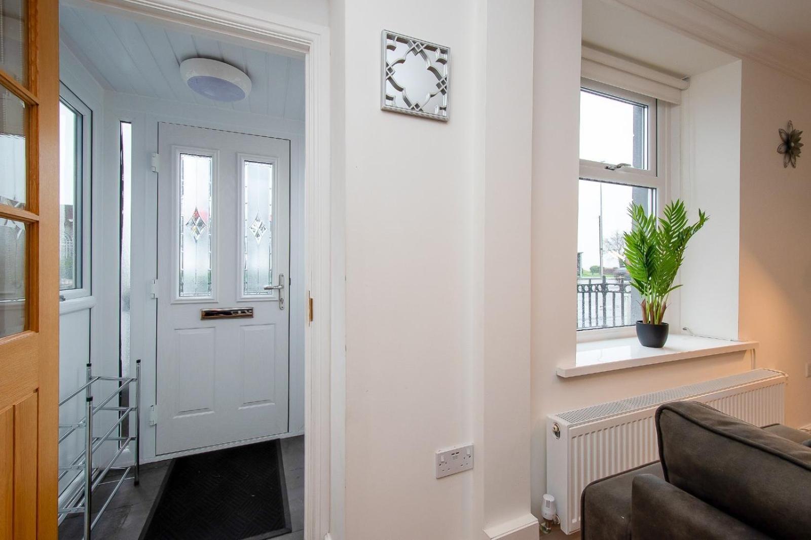 Casa One Hundred - A Beautiful 4 Bed House On The Beach Front Swansea Extérieur photo