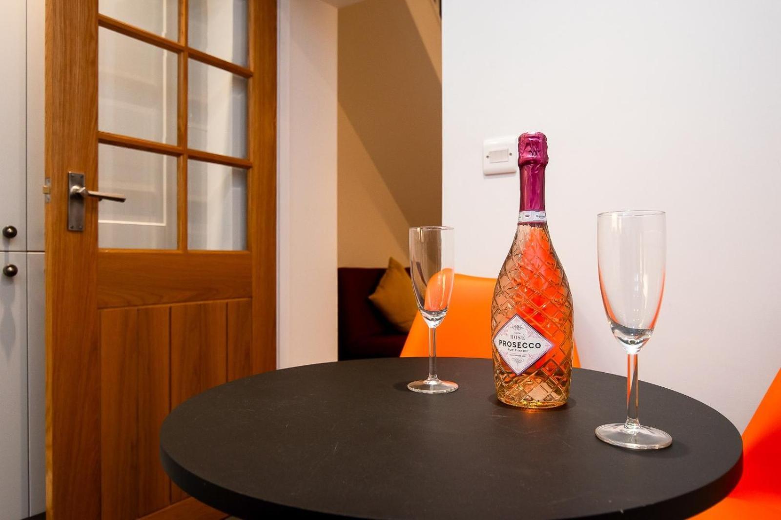 Casa One Hundred - A Beautiful 4 Bed House On The Beach Front Swansea Extérieur photo
