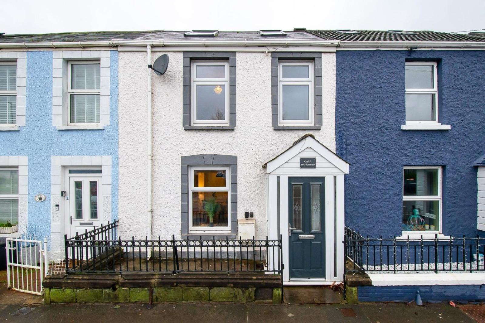 Casa One Hundred - A Beautiful 4 Bed House On The Beach Front Swansea Extérieur photo