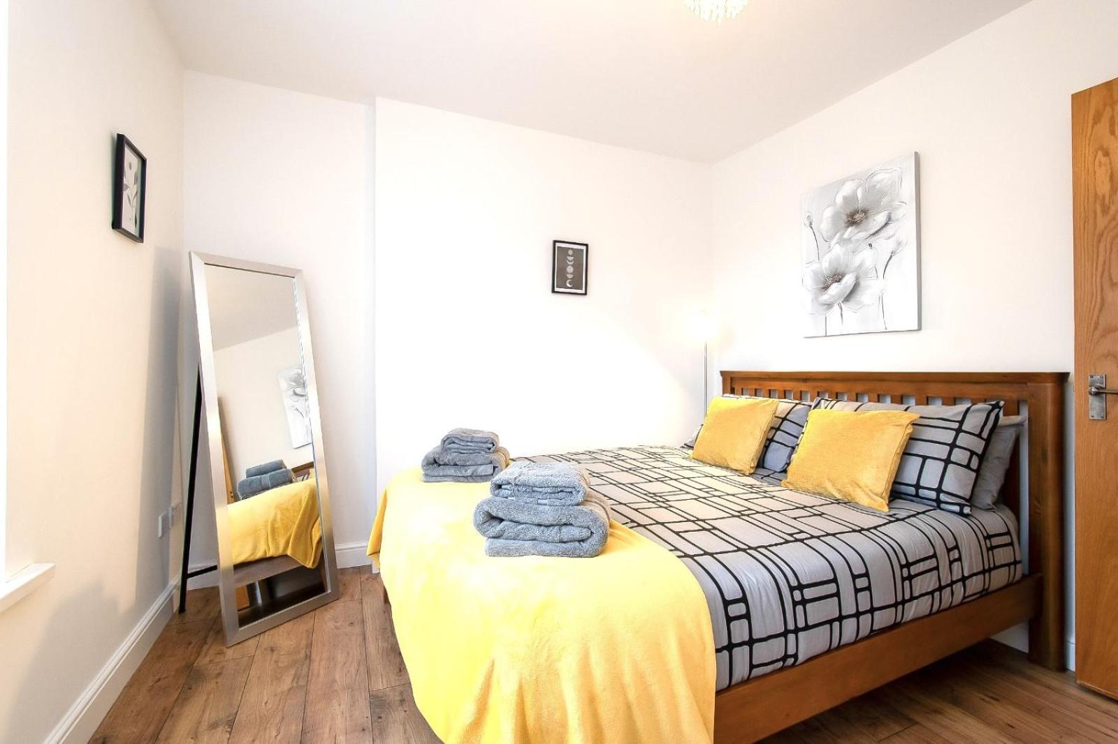 Casa One Hundred - A Beautiful 4 Bed House On The Beach Front Swansea Extérieur photo