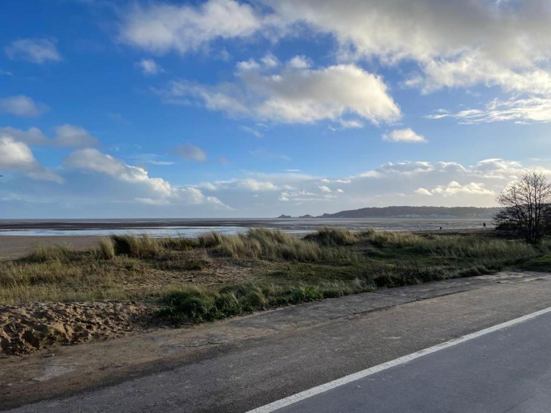 Casa One Hundred - A Beautiful 4 Bed House On The Beach Front Swansea Extérieur photo