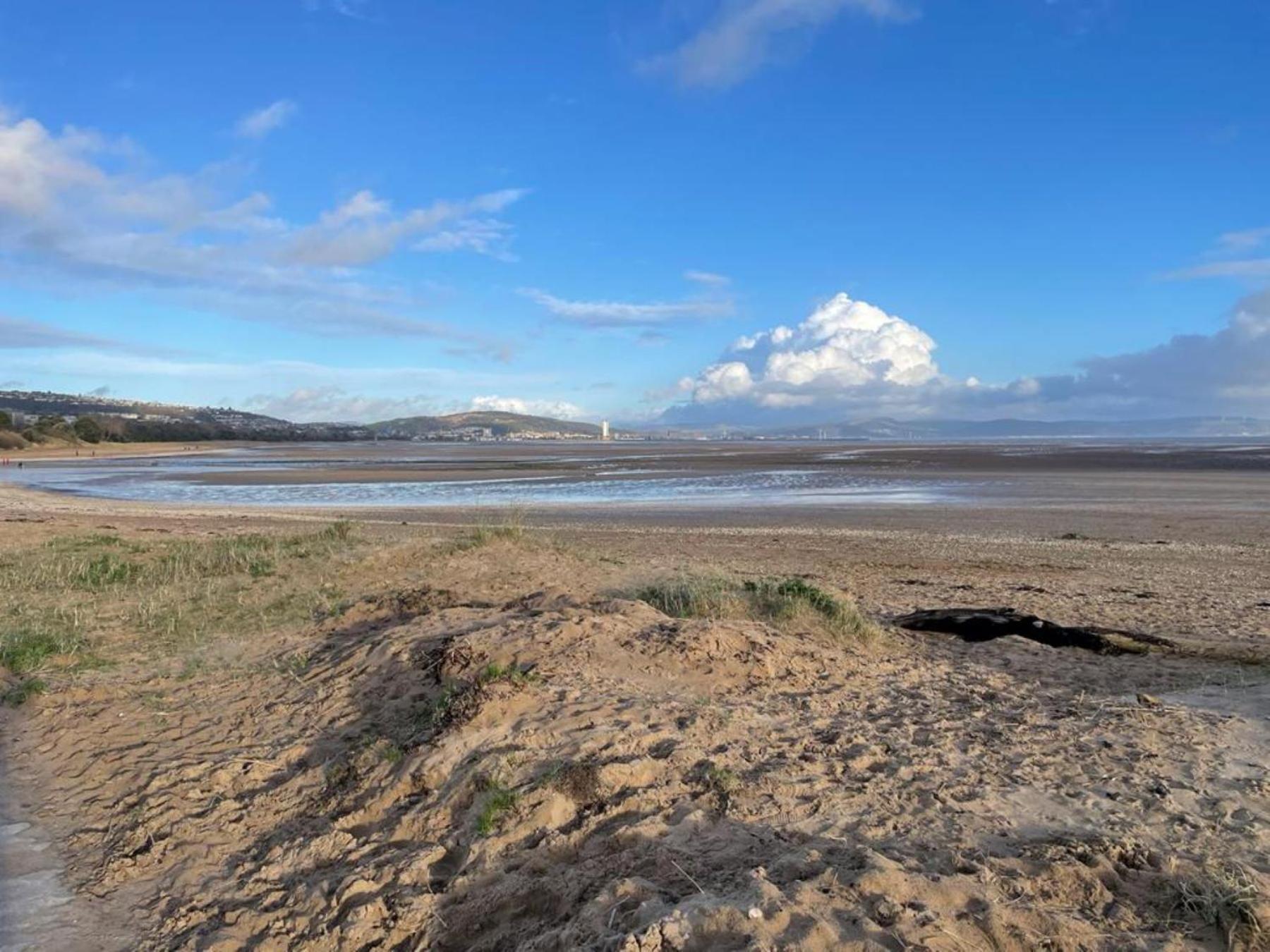 Casa One Hundred - A Beautiful 4 Bed House On The Beach Front Swansea Extérieur photo